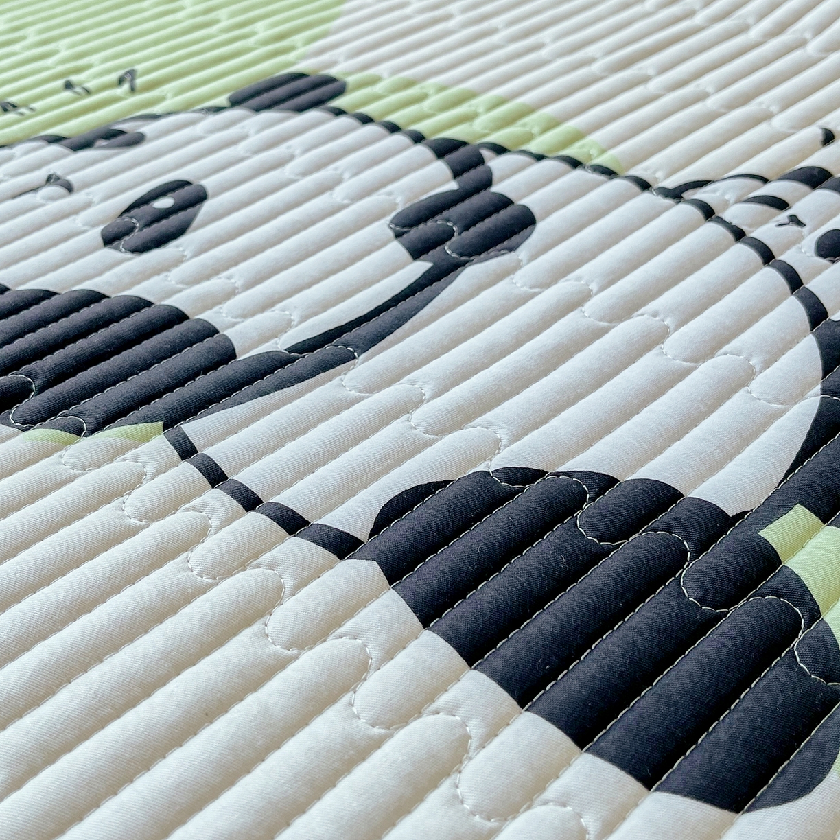 91家纺网 家纺一手货源 找家纺 金鑫汇家纺 2025新款A类全绗缝夹棉印花枕套 可爱熊猫