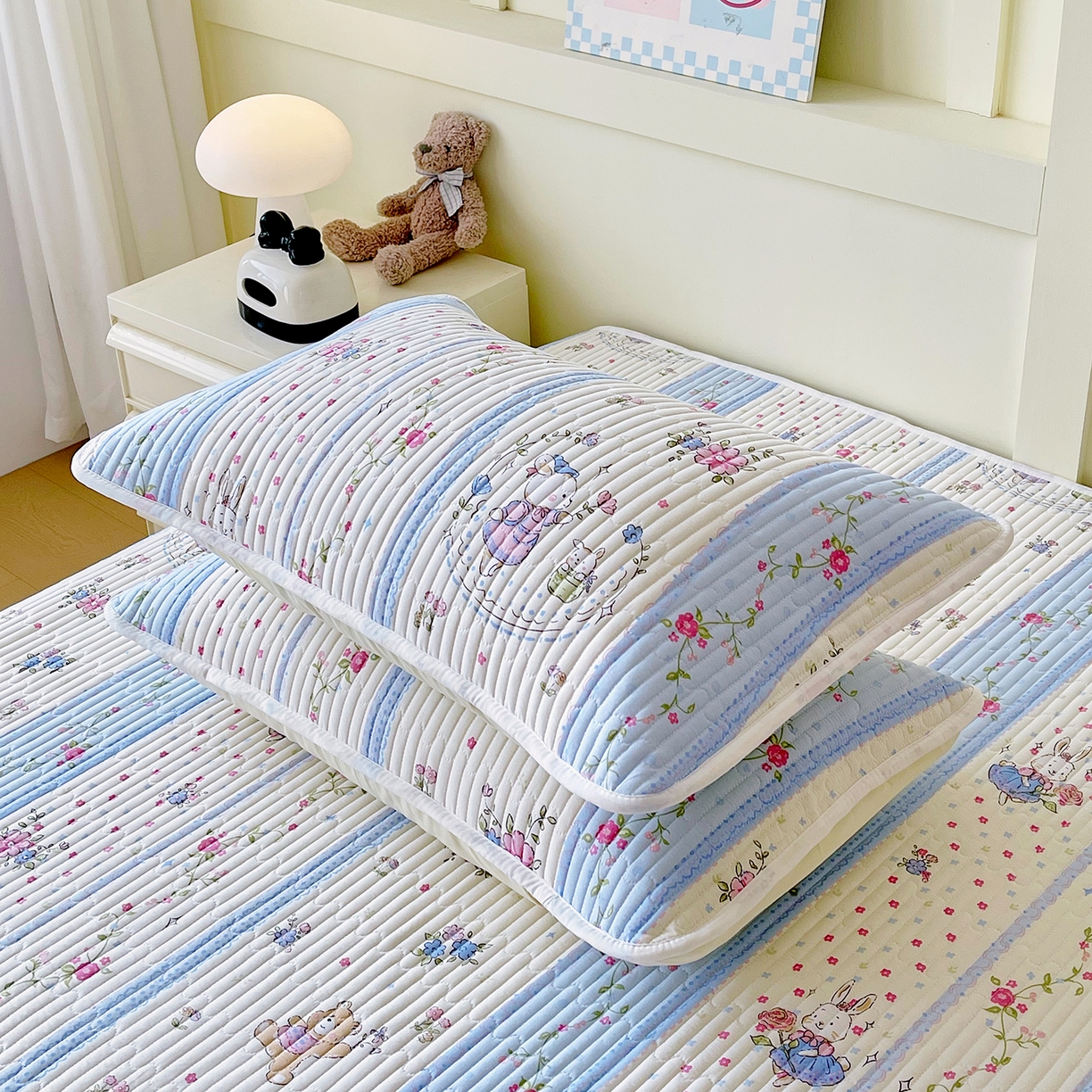 91家纺网 家纺一手货源 找家纺 金鑫汇家纺 2025新款A类全绗缝夹棉印花枕套 快乐萌兔