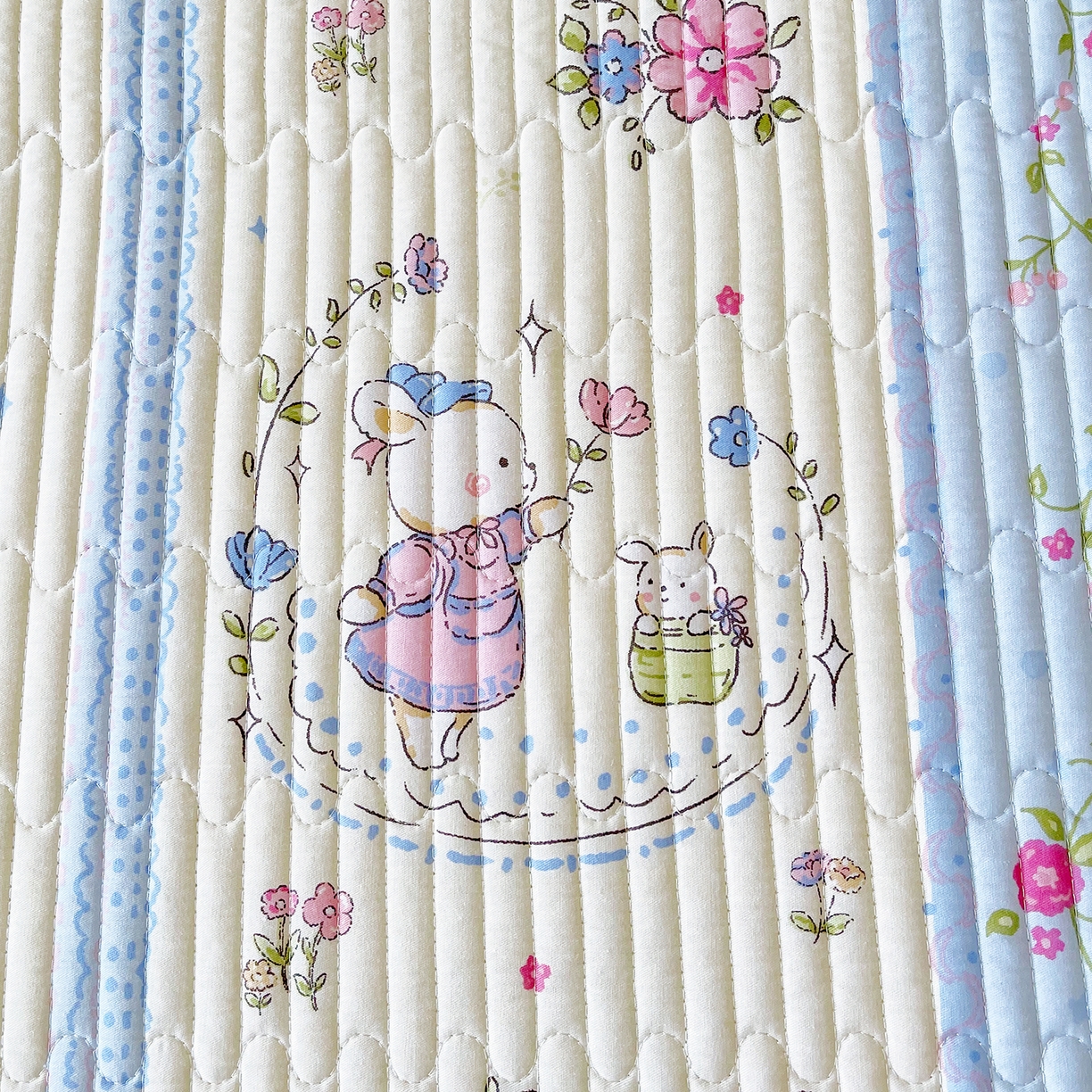 91家纺网 家纺一手货源 找家纺 金鑫汇家纺 2025新款A类全绗缝夹棉印花枕套 快乐萌兔