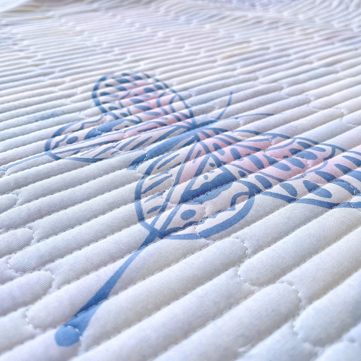 91家纺网 家纺一手货源 找家纺 金鑫汇家纺 2025新款A类全绗缝夹棉印花枕套 梦蝶