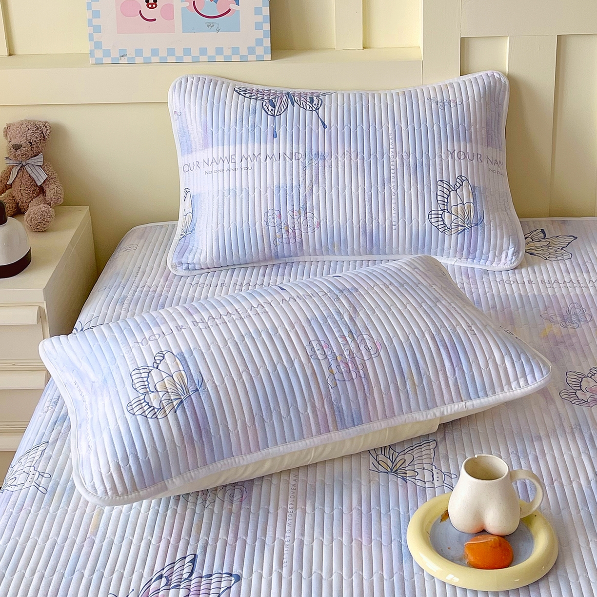 91家纺网 家纺一手货源 找家纺 金鑫汇家纺 2025新款A类全绗缝夹棉印花枕套 梦蝶