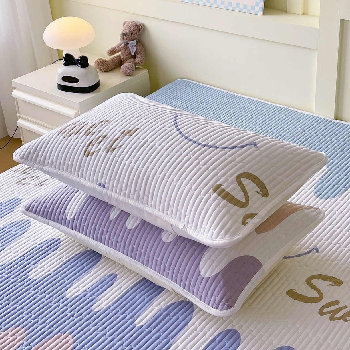 91家纺网 家纺一手货源 找家纺 金鑫汇家纺 2025新款A类全绗缝夹棉印花枕套 奶油粉