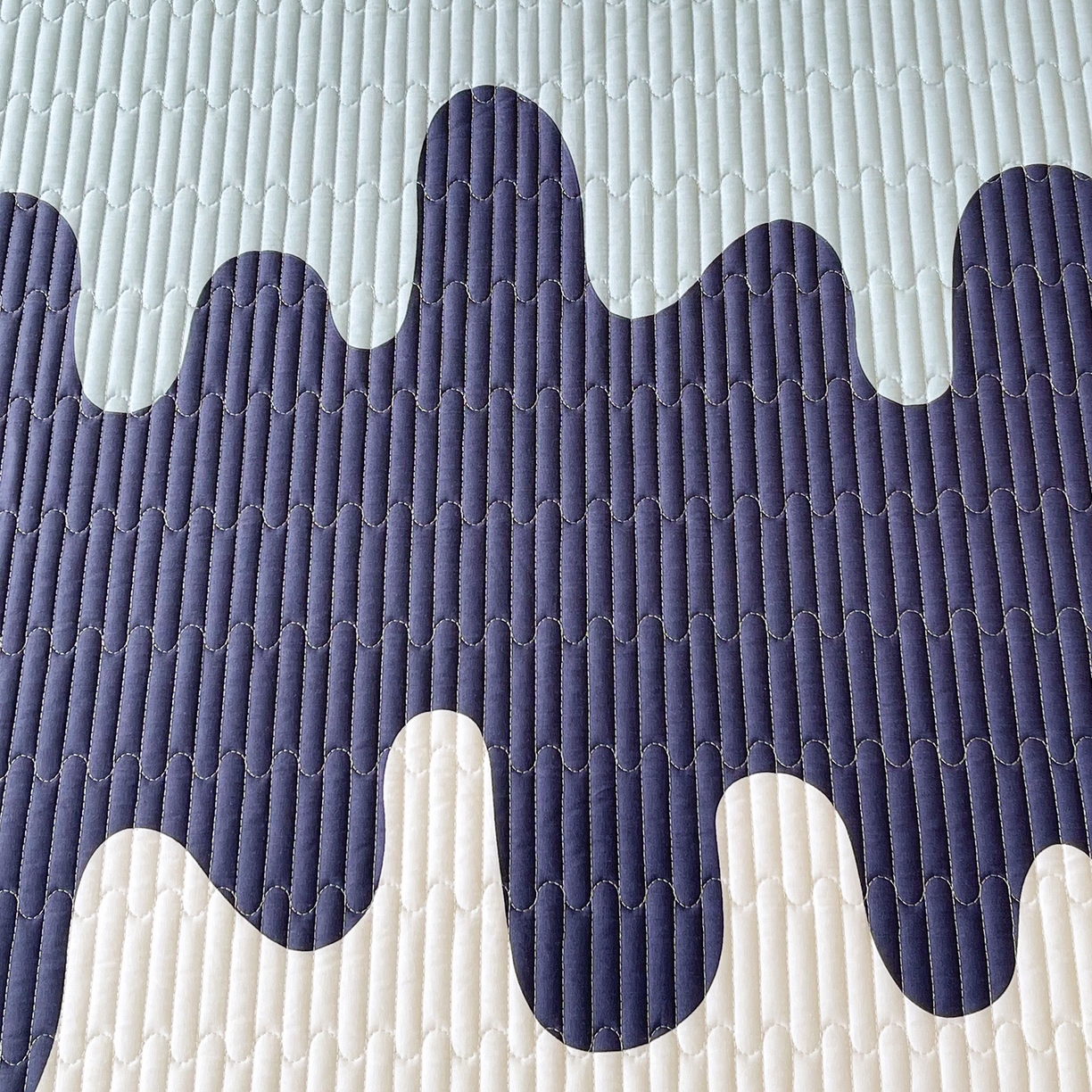 91家纺网 家纺一手货源 找家纺 金鑫汇家纺 2025新款A类全绗缝夹棉印花枕套 奶油蓝