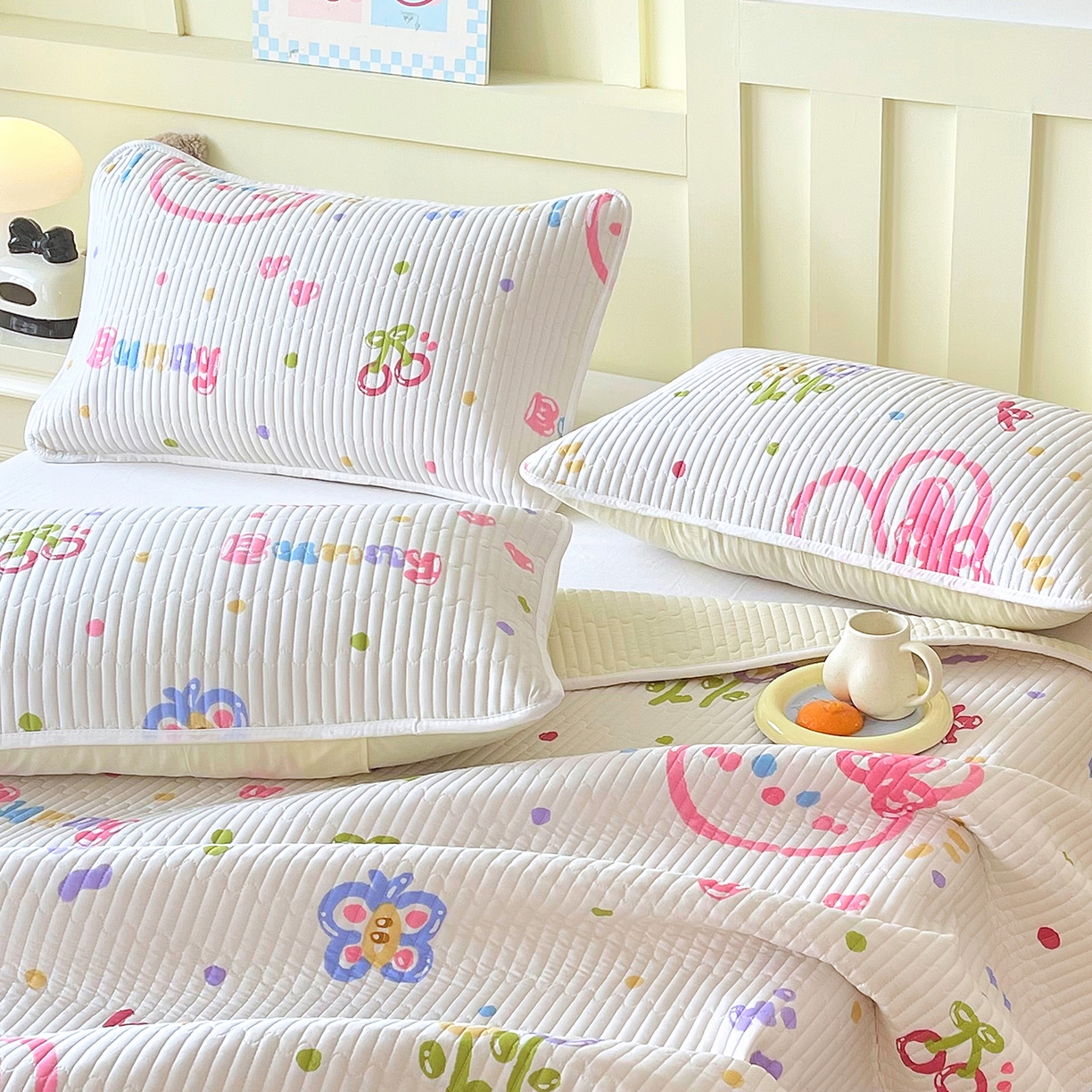 91家纺网 家纺一手货源 找家纺 金鑫汇家纺 2025新款A类全绗缝夹棉印花枕套 奇趣小兔