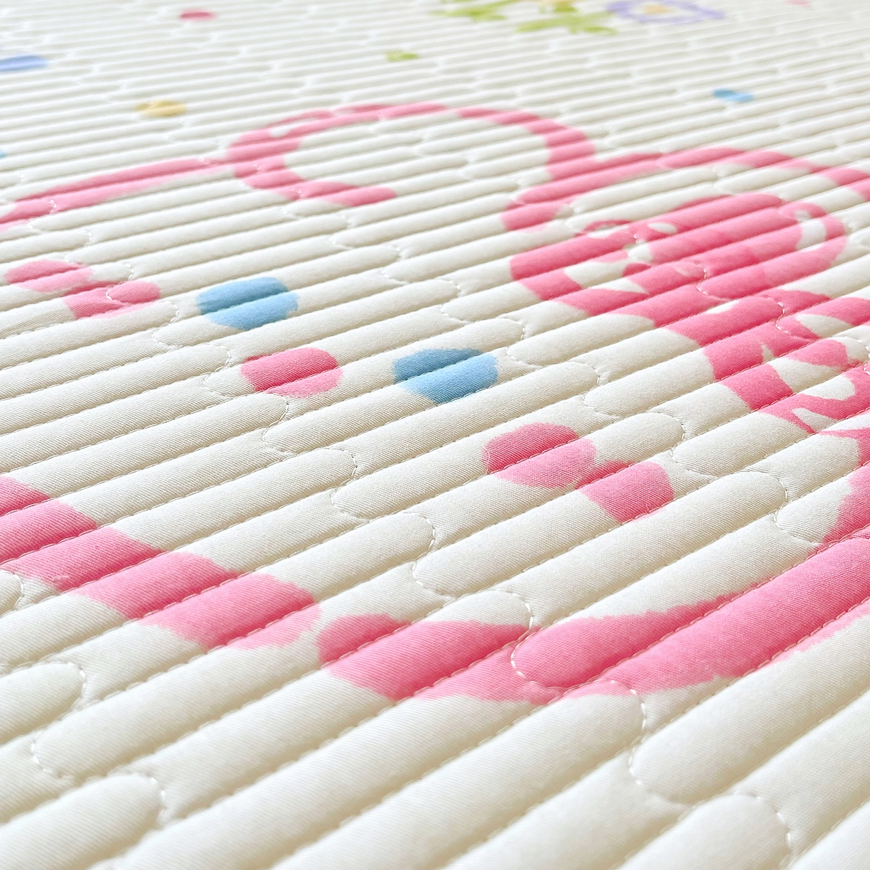 91家纺网 家纺一手货源 找家纺 金鑫汇家纺 2025新款A类全绗缝夹棉印花枕套 奇趣小兔