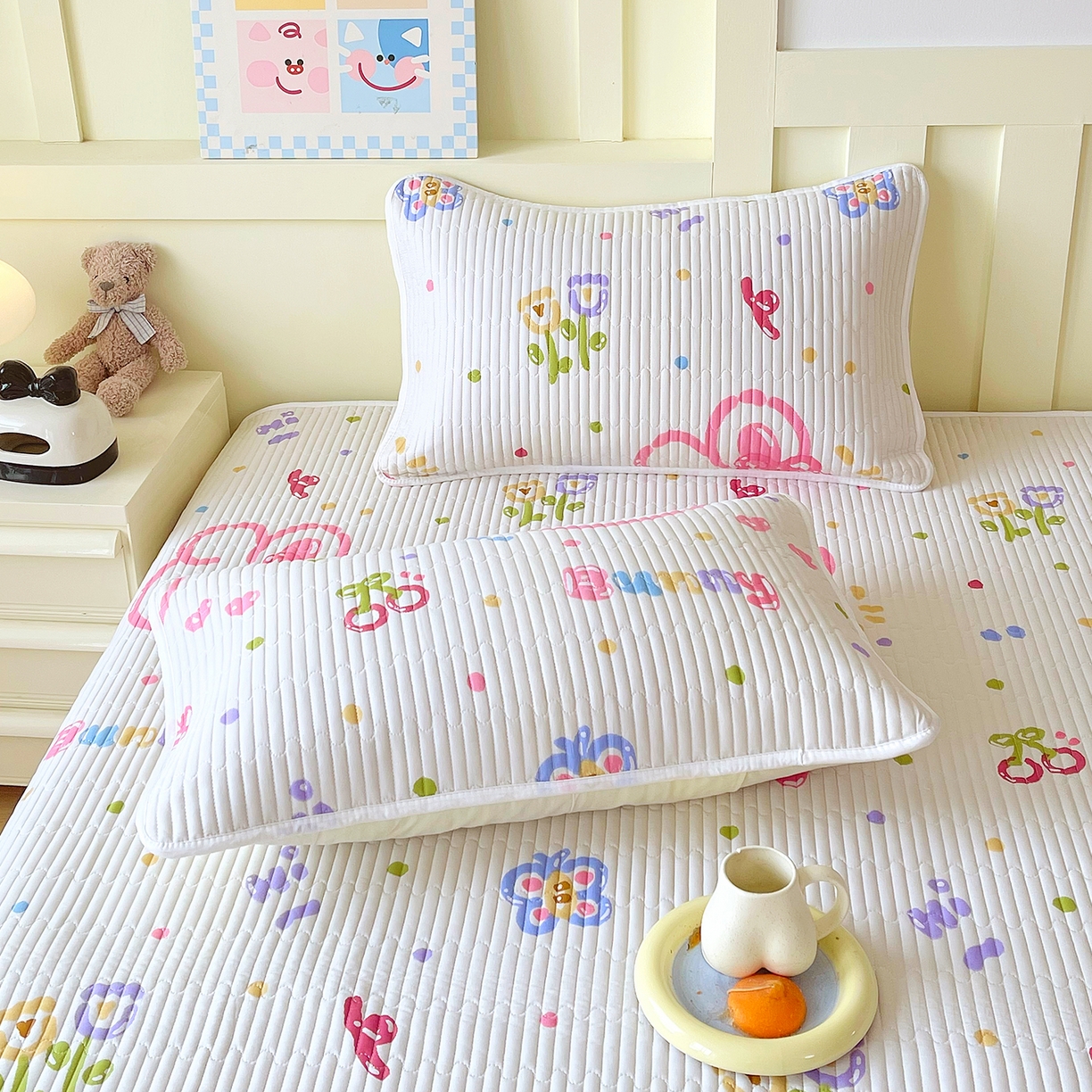 91家纺网 家纺一手货源 找家纺 金鑫汇家纺 2025新款A类全绗缝夹棉印花枕套 奇趣小兔