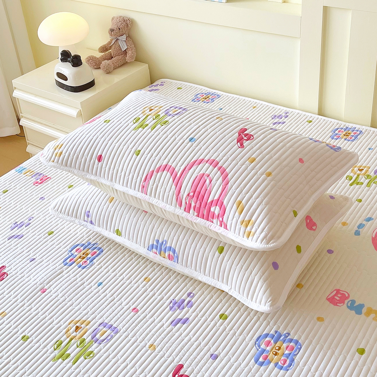 91家纺网 家纺一手货源 找家纺 金鑫汇家纺 2025新款A类全绗缝夹棉印花枕套 奇趣小兔