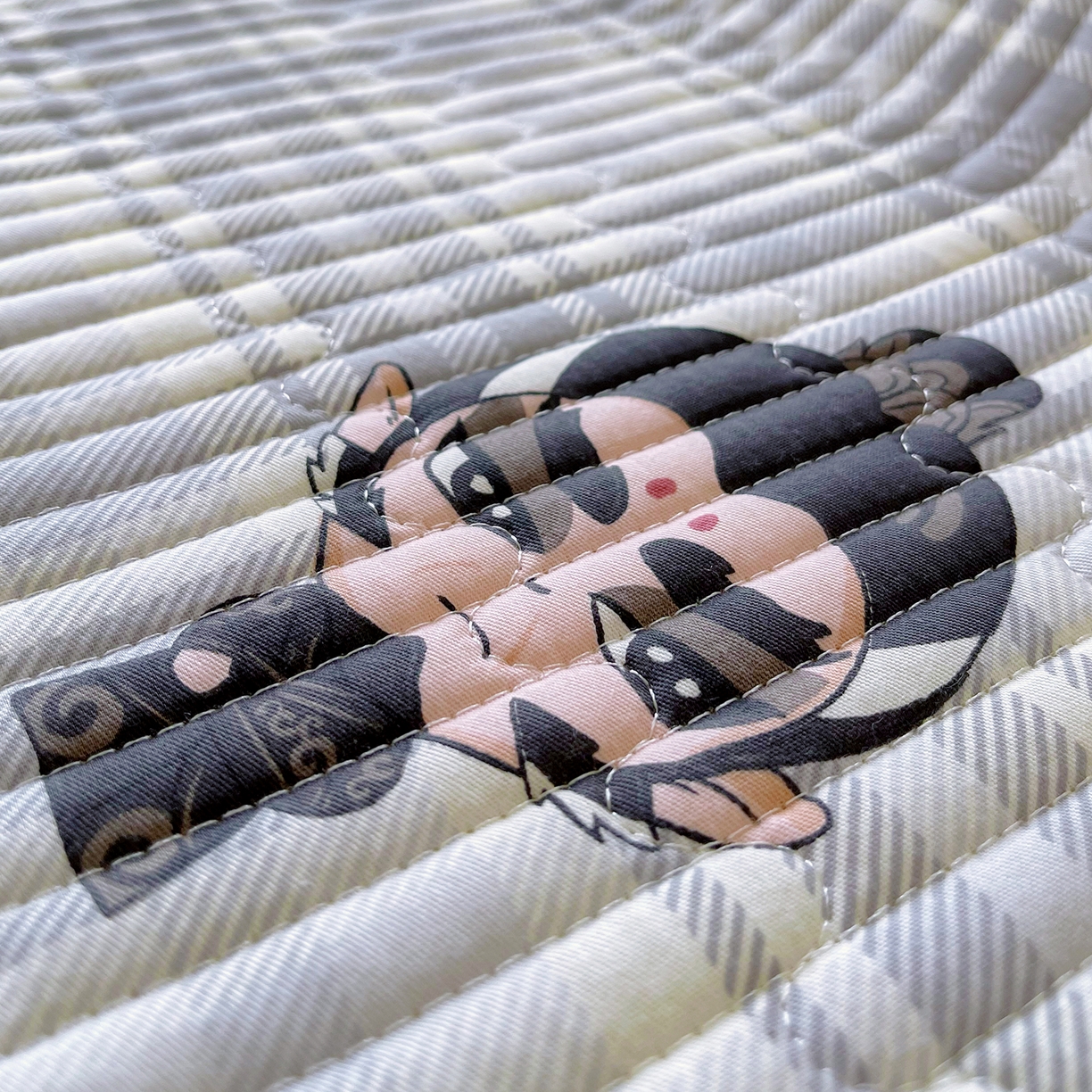 91家纺网 家纺一手货源 找家纺 金鑫汇家纺 2025新款A类全绗缝夹棉印花枕套 无畏申公豹·灰