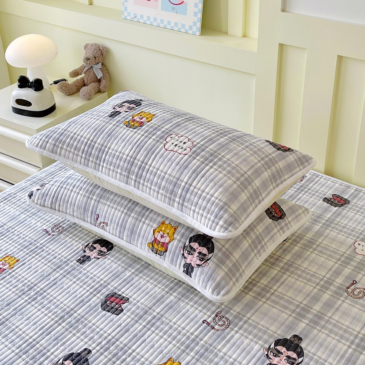 91家纺网 家纺一手货源 找家纺 金鑫汇家纺 2025新款A类全绗缝夹棉印花枕套 无畏申公豹·灰