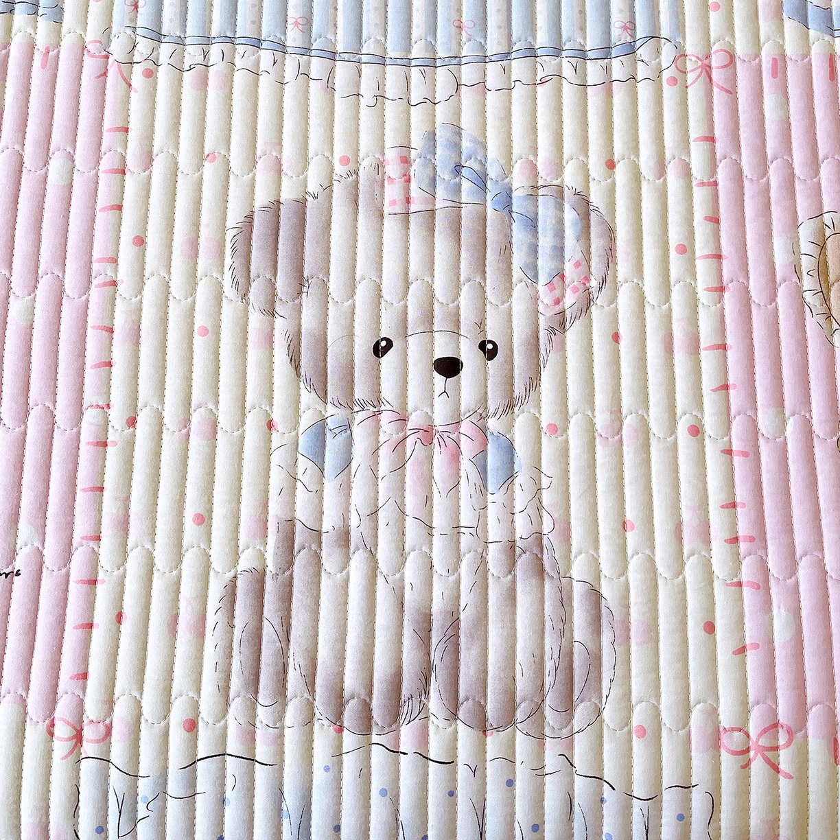 91家纺网 家纺一手货源 找家纺 金鑫汇家纺 2025新款A类全绗缝夹棉印花枕套 熊熊精灵