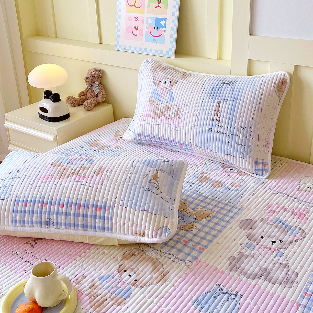 91家纺网 家纺一手货源 找家纺 金鑫汇家纺 2025新款A类全绗缝夹棉印花枕套 熊熊精灵