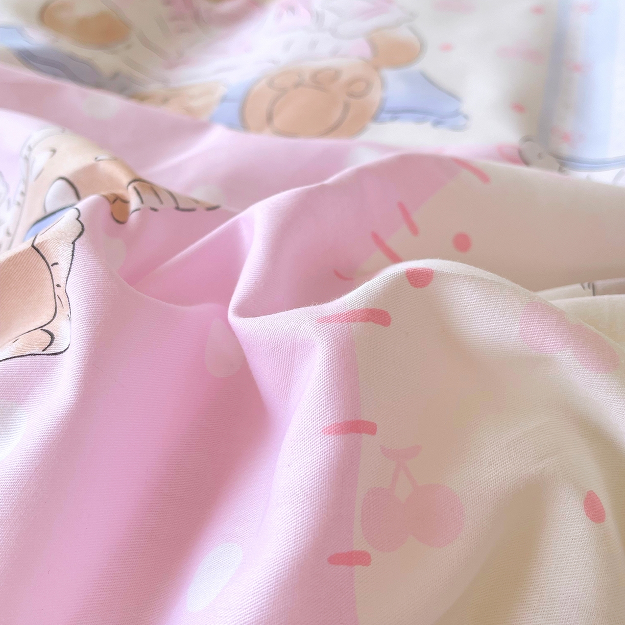 91家纺网 家纺一手货源 找家纺 金鑫汇家纺 2025新款A类全绗缝夹棉印花枕套 熊熊精灵