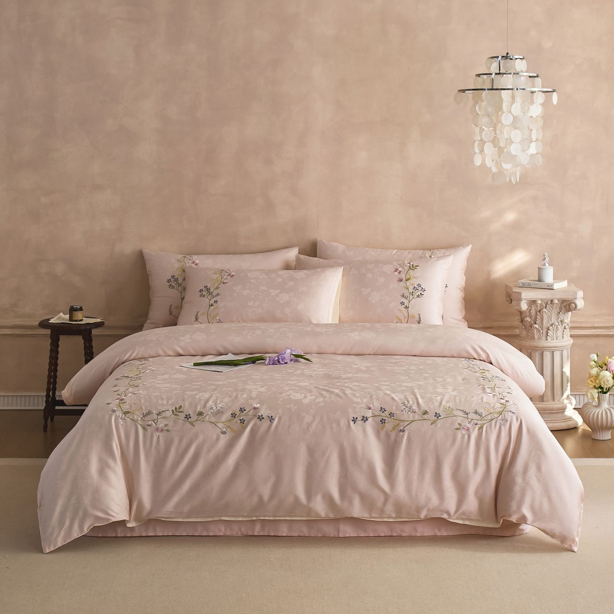 91家纺网 家纺一手货源 找家纺 初拾 2025新款100s全棉提花刺绣系列—花步巷 花步巷-樱落粉