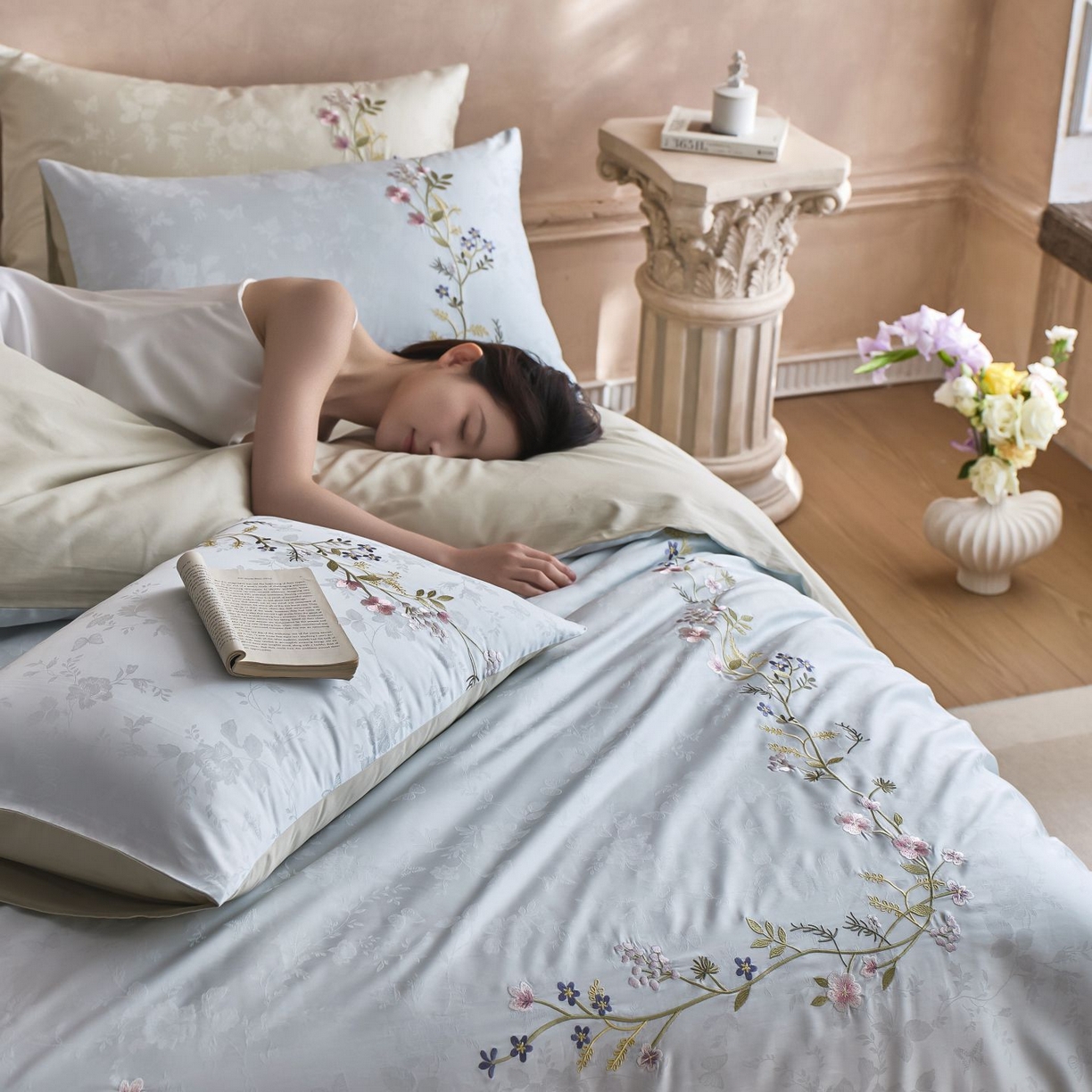 91家纺网 家纺一手货源 找家纺 初拾 2025新款100s全棉提花刺绣系列—花步巷 花步巷-海边蓝