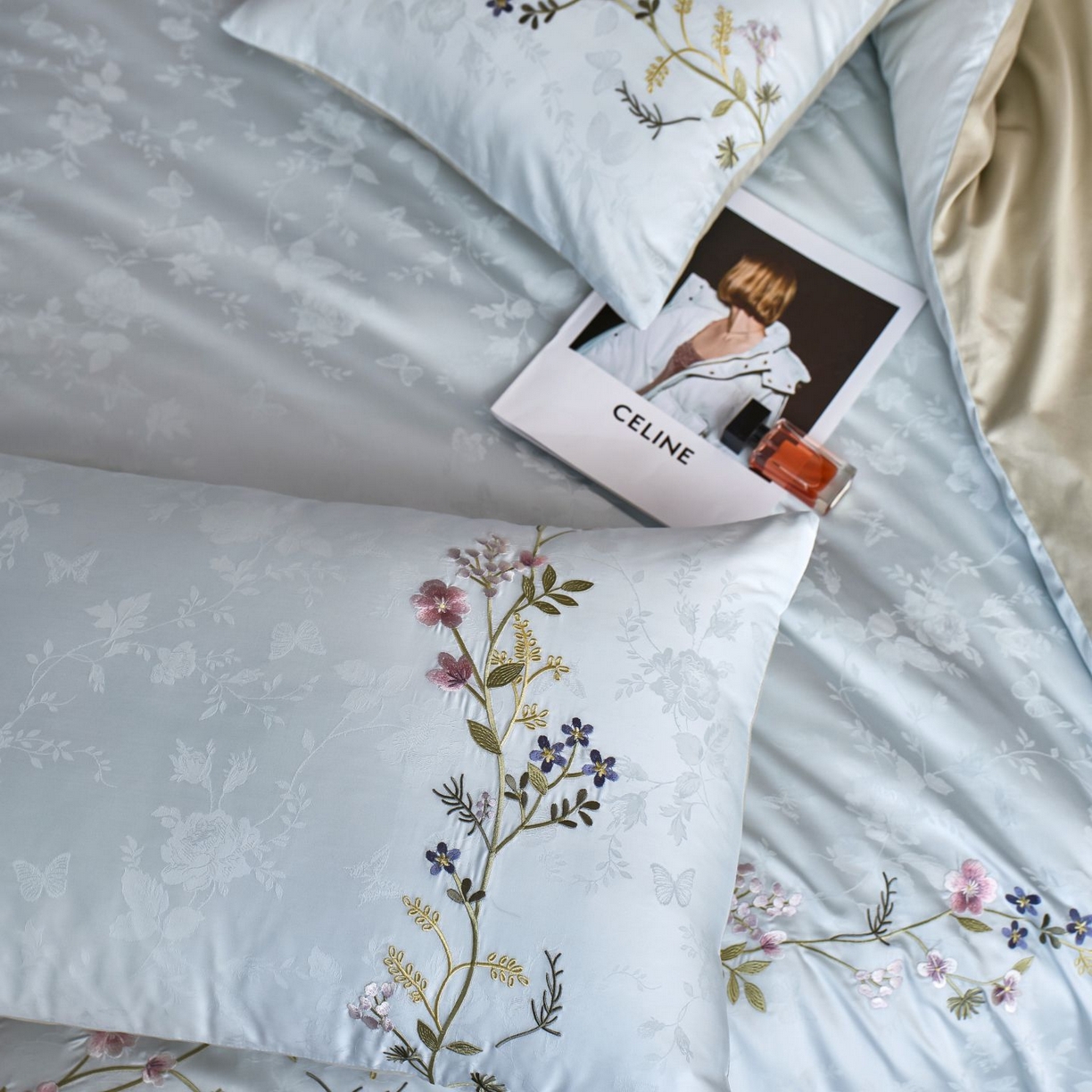 91家纺网 家纺一手货源 找家纺 初拾 2025新款100s全棉提花刺绣系列—花步巷 花步巷-海边蓝