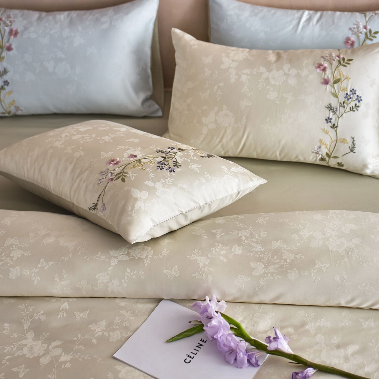 91家纺网 家纺一手货源 找家纺 初拾 2025新款100s全棉提花刺绣系列—花步巷 花步巷-奶油白绿