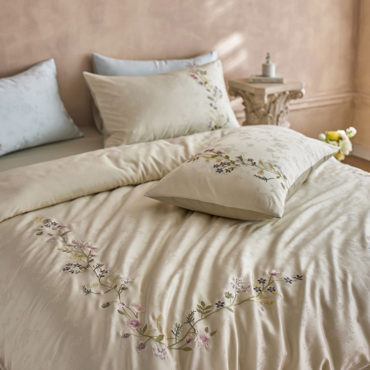 91家纺网 家纺一手货源 找家纺 初拾 2025新款100s全棉提花刺绣系列—花步巷 花步巷-奶油白绿