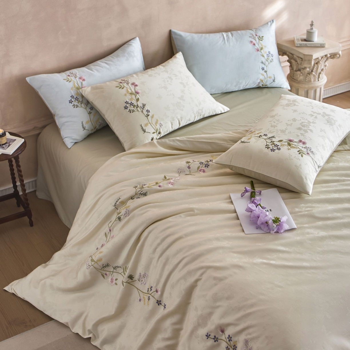 91家纺网 家纺一手货源 找家纺 初拾 2025新款100s全棉提花刺绣系列—花步巷 花步巷-奶油白绿