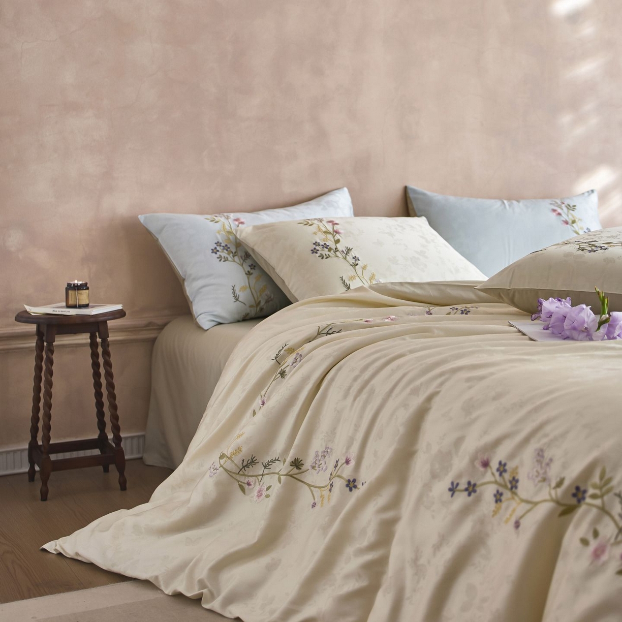 91家纺网 家纺一手货源 找家纺 初拾 2025新款100s全棉提花刺绣系列—花步巷 花步巷-奶油白绿