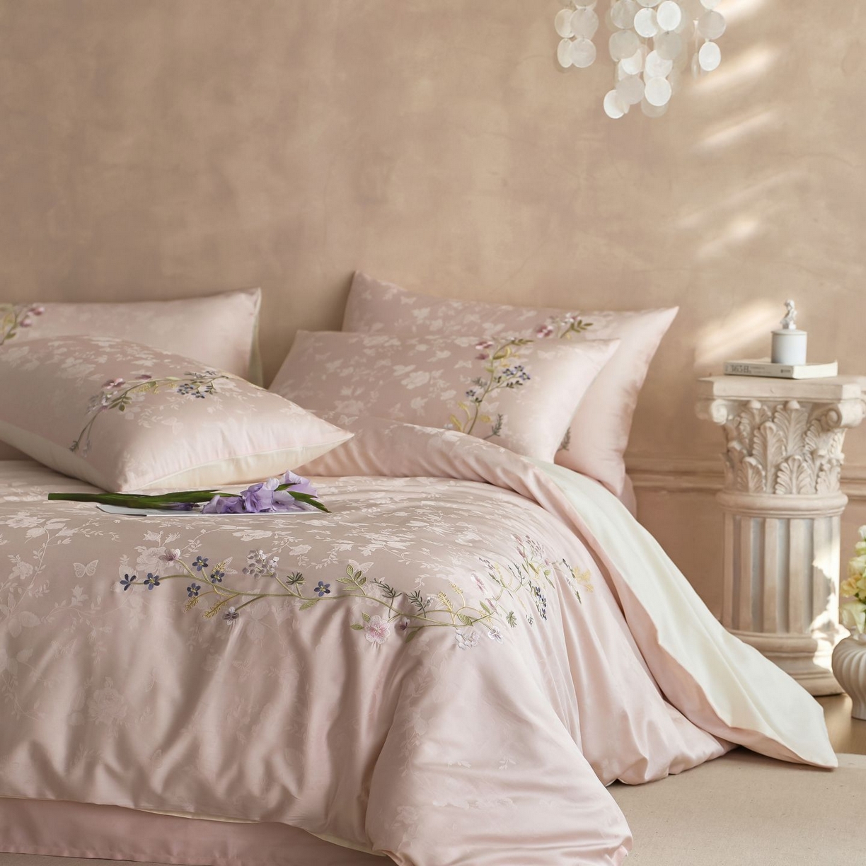 91家纺网 家纺一手货源 找家纺 初拾 2025新款100s全棉提花刺绣系列—花步巷 花步巷-樱落粉