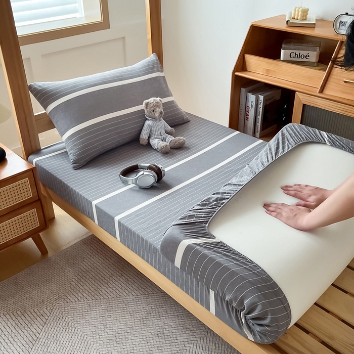 91家纺网 家纺一手货源 找家纺 九沐良品 2025新款全棉纯棉色织水洗棉学生三件套六件套大礼包 灰条