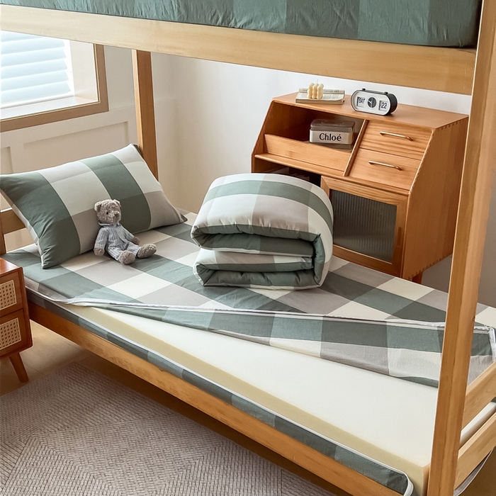 91家纺网 家纺一手货源 找家纺 九沐良品 2025新款全棉纯棉色织水洗棉学生三件套六件套大礼包 绿大格