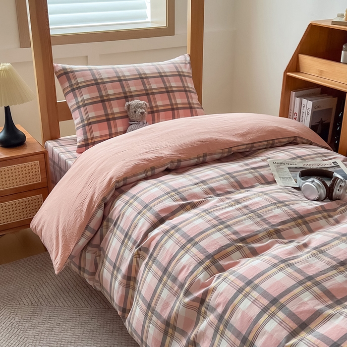 91家纺网 家纺一手货源 找家纺 九沐良品 2025新款全棉纯棉色织水洗棉学生三件套六件套大礼包 莫妮卡粉