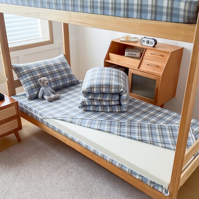 91家纺网 家纺一手货源 找家纺 九沐良品 2025新款全棉纯棉色织水洗棉学生三件套六件套大礼包 莫妮卡兰