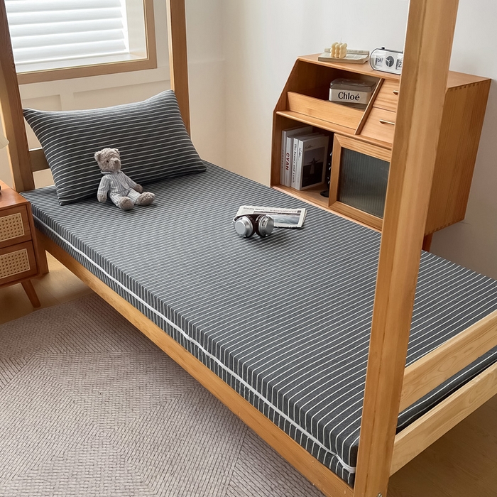 91家纺网 家纺一手货源 找家纺 九沐良品 2025新款全棉纯棉色织水洗棉学生三件套六件套大礼包 中灰条