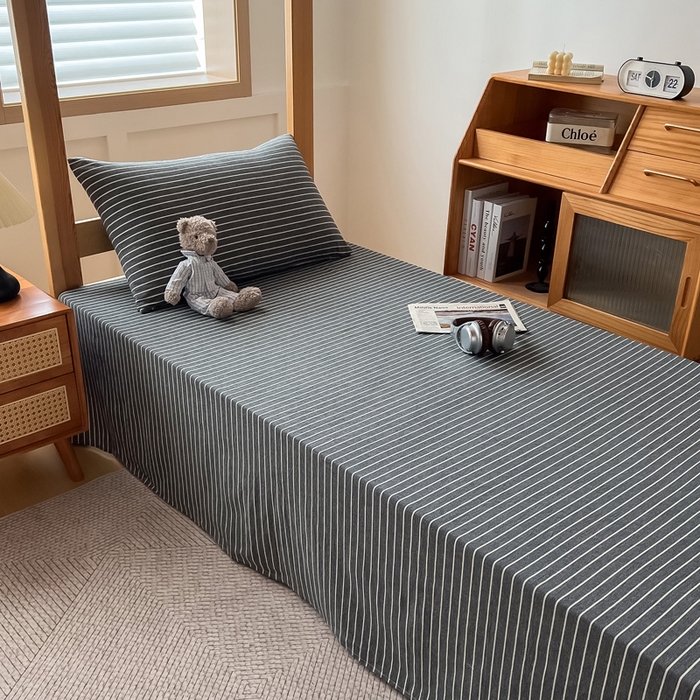 91家纺网 家纺一手货源 找家纺 九沐良品 2025新款全棉纯棉色织水洗棉学生三件套六件套大礼包 中灰条