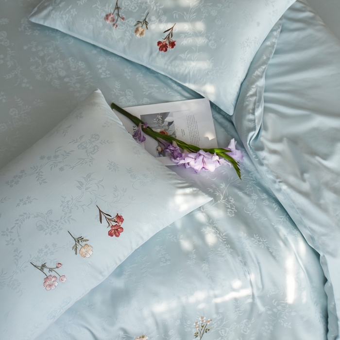 91家纺网 家纺一手货源 找家纺 初拾 2025新款全棉纯棉提花刺绣系列—栀子花信 栀子花信-海水蓝