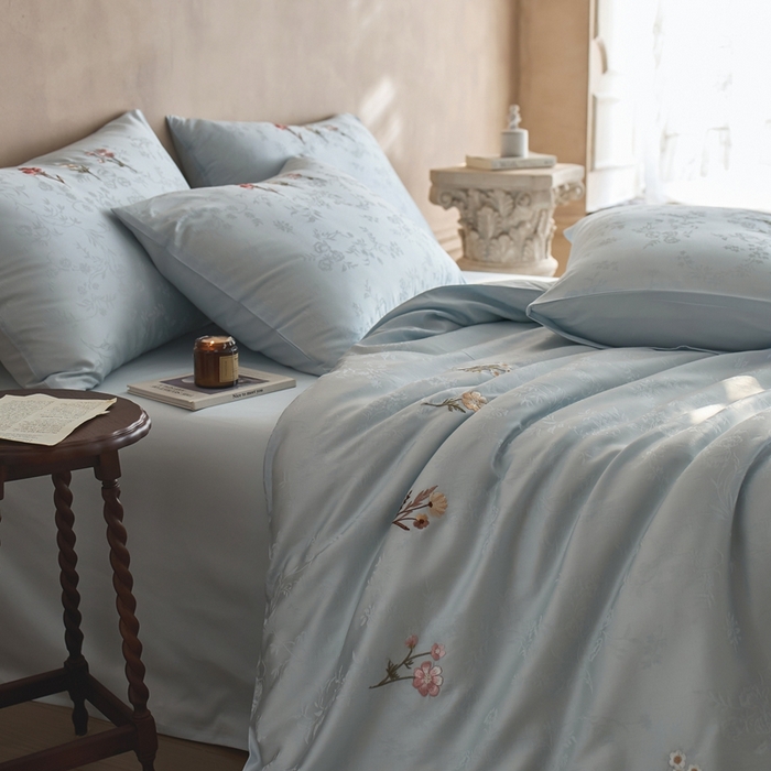 91家纺网 家纺一手货源 找家纺 初拾 2025新款全棉纯棉提花刺绣系列—栀子花信 栀子花信-海水蓝