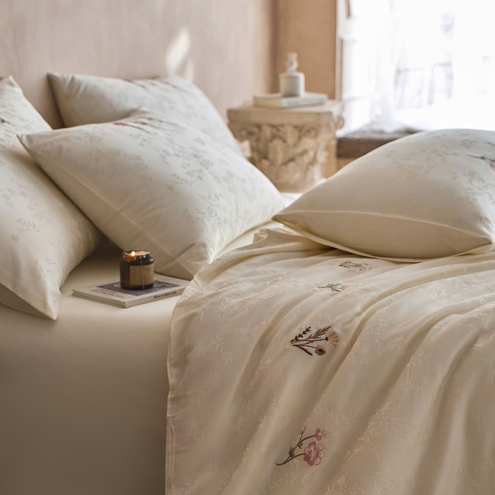 91家纺网 家纺一手货源 找家纺 初拾 2025新款全棉纯棉提花刺绣系列—栀子花信 栀子花信-奶昔白