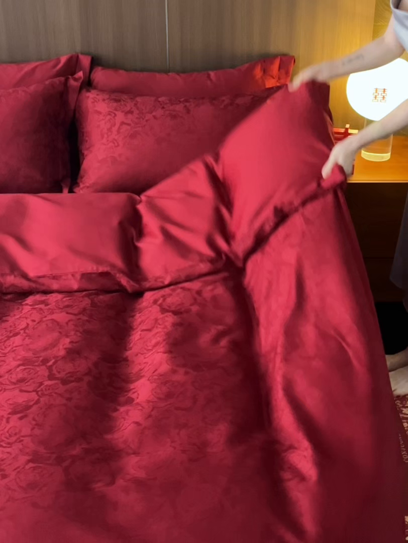 91家纺网 家纺一手货源 找家纺 轩和家居 2025新款50S长绒棉贡缎提花婚庆四件套（优惠劵之后不低于298） 吾家有喜