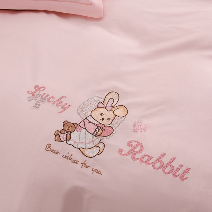 91家纺网 家纺一手货源 找家纺 登登家纺 2025新款A类长绒棉刺绣四件套-卡通 兔熊-粉