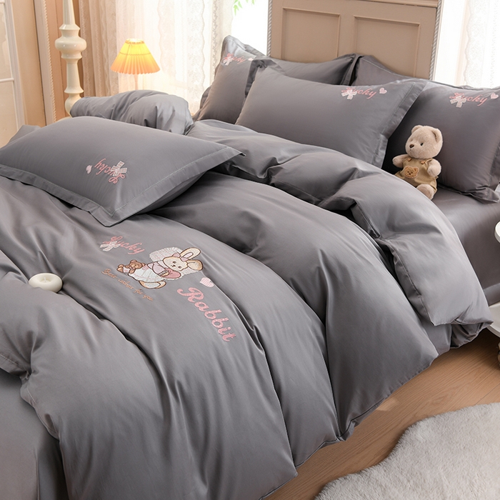 91家纺网 家纺一手货源 找家纺 登登家纺 2025新款A类长绒棉刺绣四件套-卡通 兔熊-灰