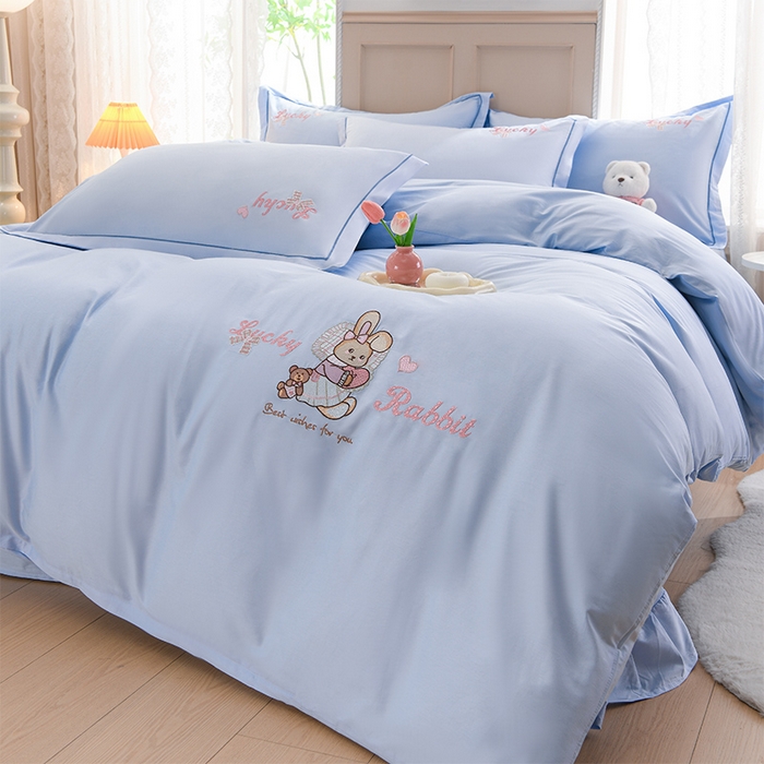 91家纺网 家纺一手货源 找家纺 登登家纺 2025新款A类长绒棉刺绣四件套-卡通 兔熊-蓝