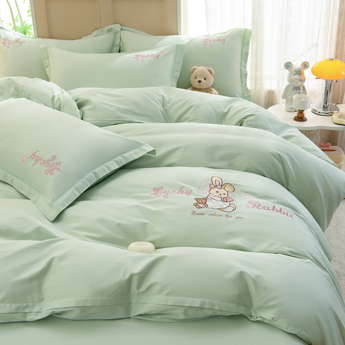 91家纺网 家纺一手货源 找家纺 登登家纺 2025新款A类长绒棉刺绣四件套-卡通 兔熊-青