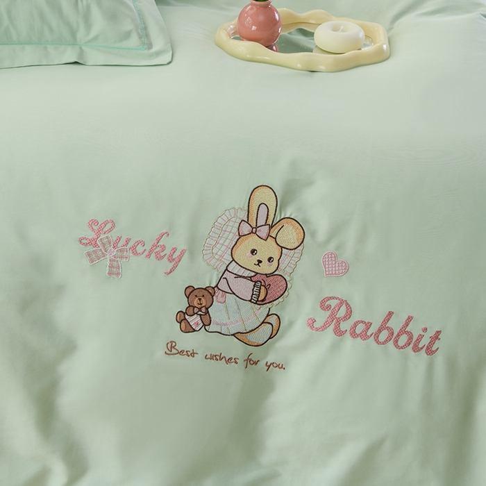 91家纺网 家纺一手货源 找家纺 登登家纺 2025新款A类长绒棉刺绣四件套-卡通 兔熊-青