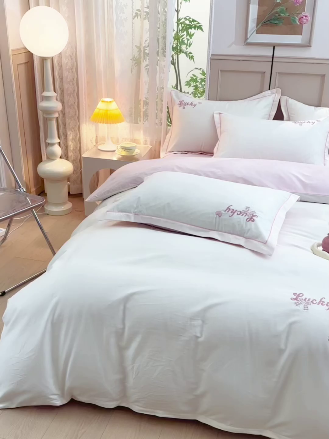 91家纺网 家纺一手货源 找家纺 登登家纺 2025新款A类长绒棉刺绣四件套-卡通 兔熊-轻白