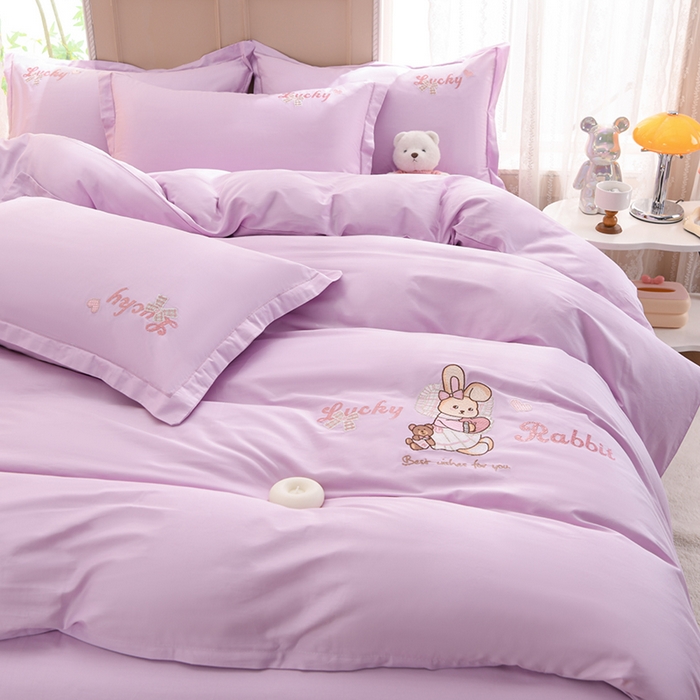 91家纺网 家纺一手货源 找家纺 登登家纺 2025新款A类长绒棉刺绣四件套-卡通 兔熊-紫