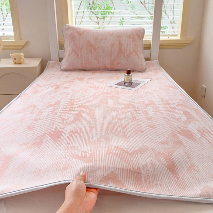 91家纺网 家纺一手货源 找家纺 小萌虎 2025新款亲肤舒适学生宿舍凉席PE凉感凉席席子 学生款山溪-粉