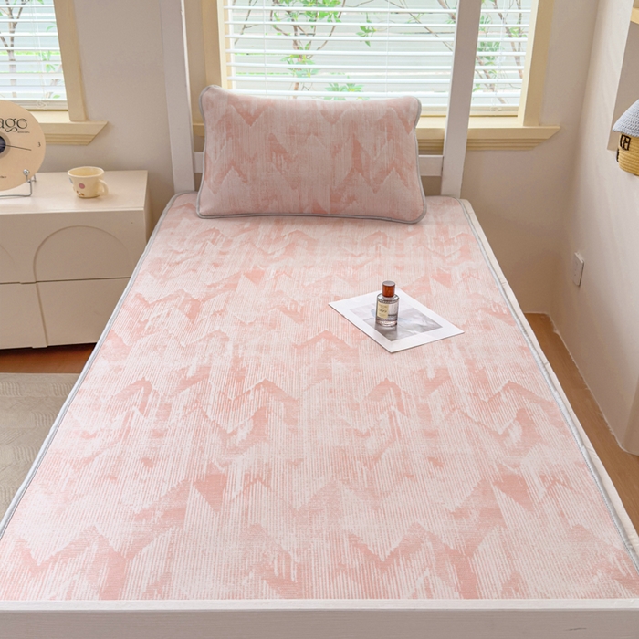 91家纺网 家纺一手货源 找家纺 小萌虎 2025新款亲肤舒适学生宿舍凉席PE凉感凉席席子 学生款山溪-粉