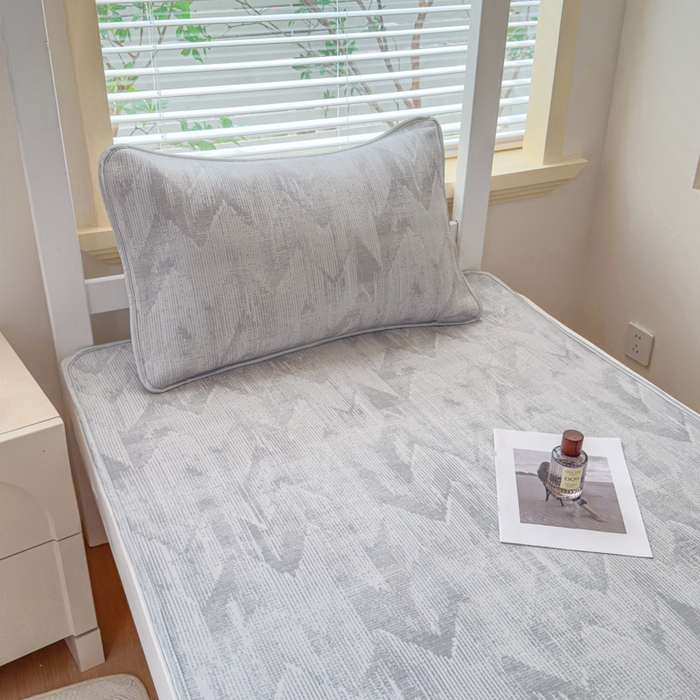 91家纺网 家纺一手货源 找家纺 小萌虎 2025新款亲肤舒适学生宿舍凉席PE凉感凉席席子 学生款山溪-灰