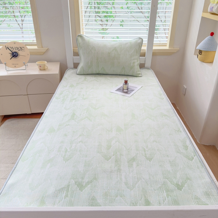 91家纺网 家纺一手货源 找家纺 小萌虎 2025新款亲肤舒适学生宿舍凉席PE凉感凉席席子 学生款山溪-绿