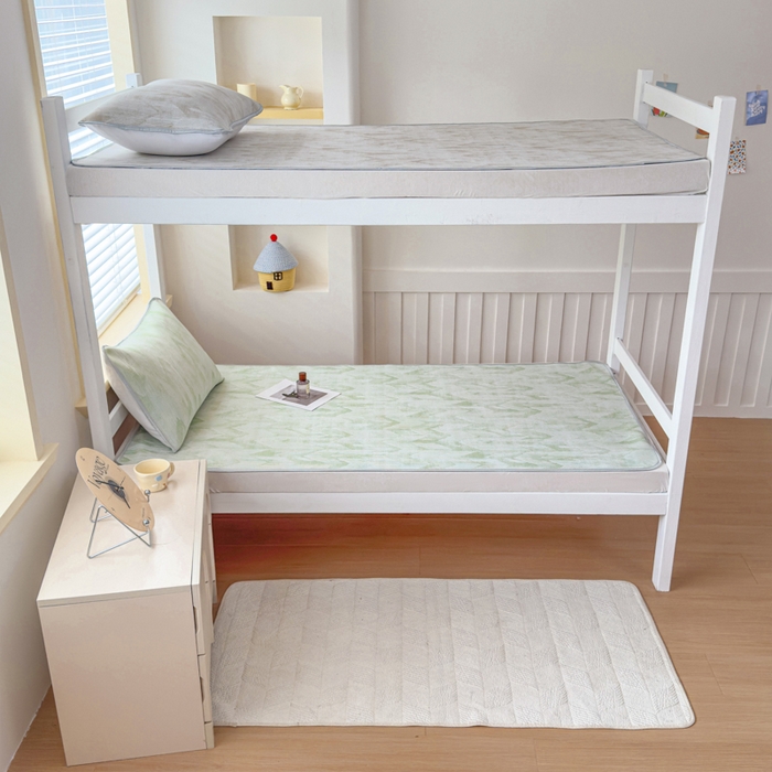 91家纺网 家纺一手货源 找家纺 小萌虎 2025新款亲肤舒适学生宿舍凉席PE凉感凉席席子 学生款山溪-绿