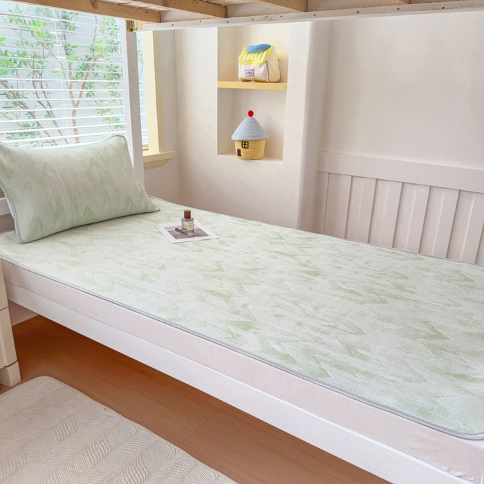 91家纺网 家纺一手货源 找家纺 小萌虎 2025新款亲肤舒适学生宿舍凉席PE凉感凉席席子 学生款山溪-绿