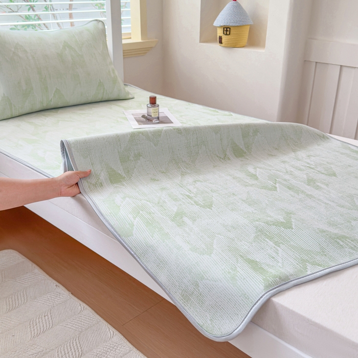 91家纺网 家纺一手货源 找家纺 小萌虎 2025新款亲肤舒适学生宿舍凉席PE凉感凉席席子 学生款山溪-绿