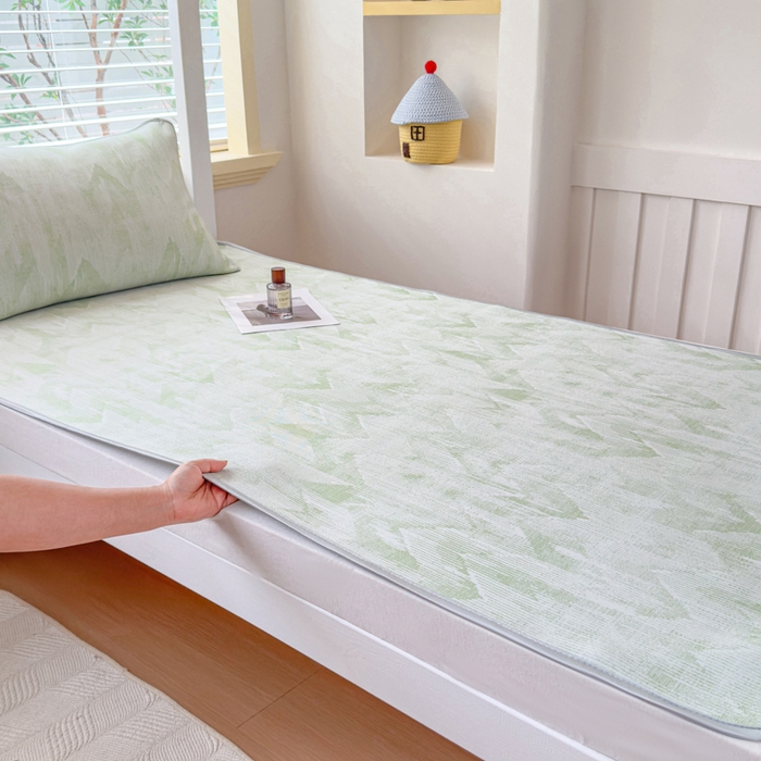 91家纺网 家纺一手货源 找家纺 小萌虎 2025新款亲肤舒适学生宿舍凉席PE凉感凉席席子 学生款山溪-绿