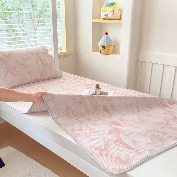 91家纺网 家纺一手货源 找家纺 小萌虎 2025新款亲肤舒适学生宿舍凉席PE凉感凉席席子 学生款山溪-粉